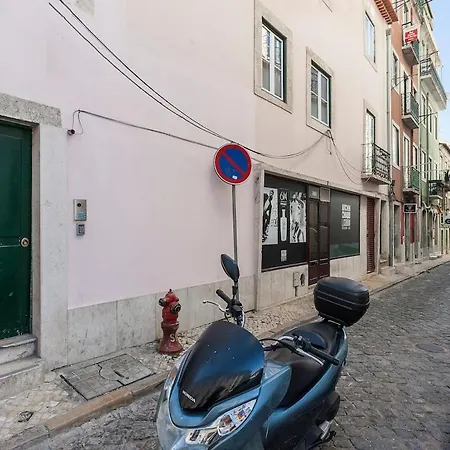 Yellow Blue Red Bairro Alto 아파트 *